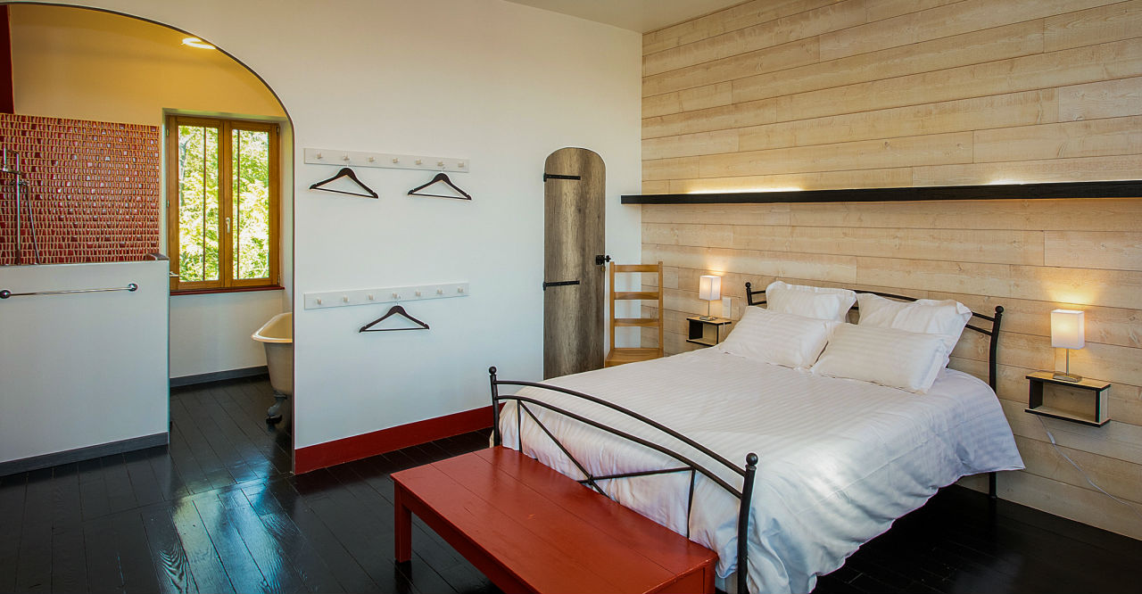 location 5 étoiles de standing sud france suite rouge anguyales